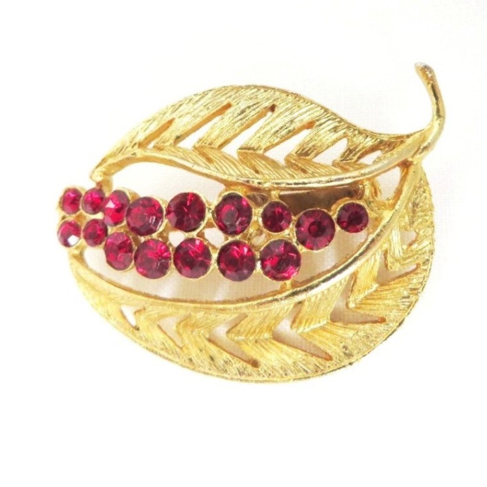 🌹 Stunning Vintage 60's Ruby Red Rhinestone and Gold Leaf Brooch